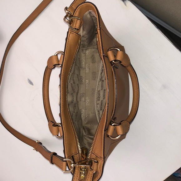 Michael Kors Saffiano Leather Messenger Bag/Purse - Picture 6 of 7